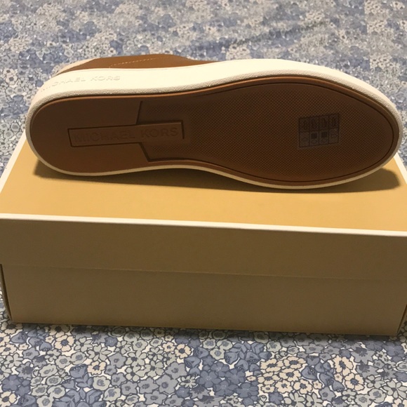 Shoes - Picture 3 of 3